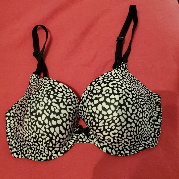 Black & white Victoria's Secret 32DD demi bra - Picture 1 of 3